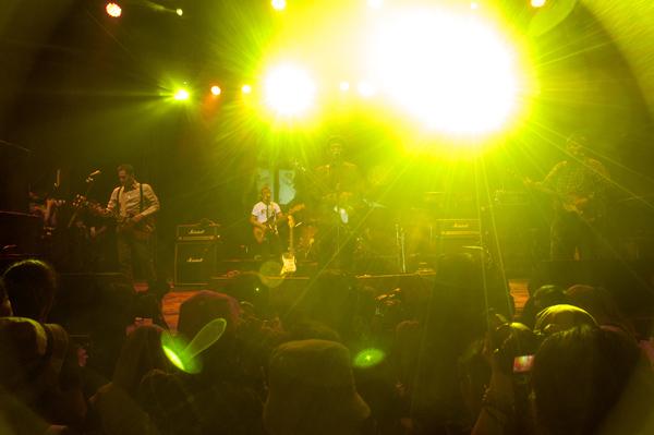 RollingStoneINA's tweet photo. Naif, Sore, Efek Rumah Kaca, Payung Teduh, The Experience Brothers di Gunadarma Sound Project http://t.co/LbgsLed2FK http://t.co/lDcPppYWQA