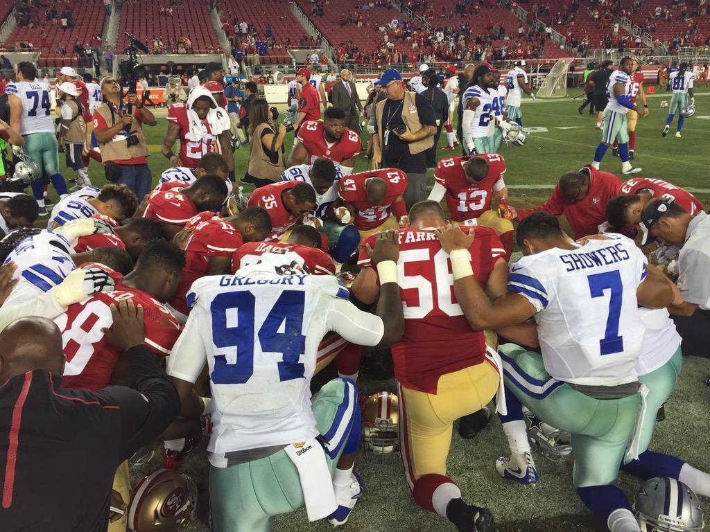 dallascowboys's tweet photo. Battle during the game, give thanks after #DALvsSF http://t.co/yKHF2j4uUc