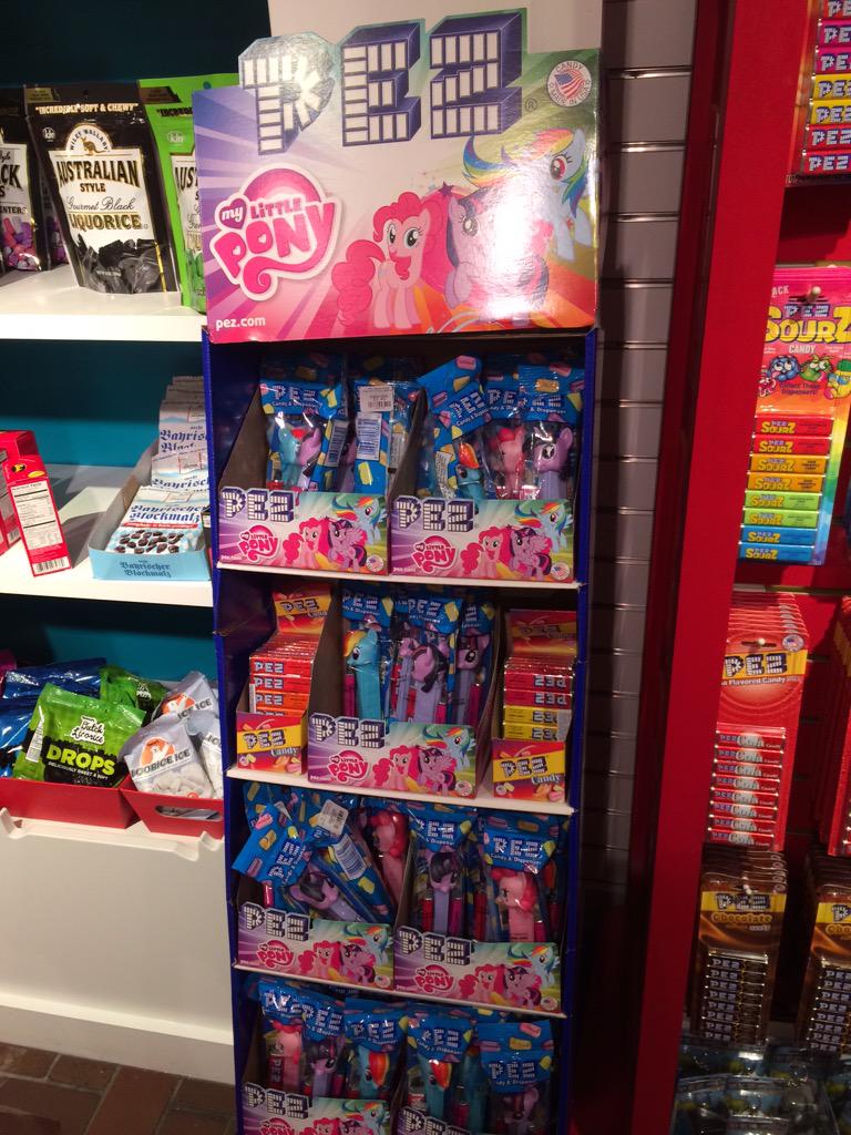 Minty422's tweet photo. #mlp #PEZ #RainbowDash #PinkiePie #twilightsparkle #candy #bronies #brony http://t.co/TN9nUSGKiz