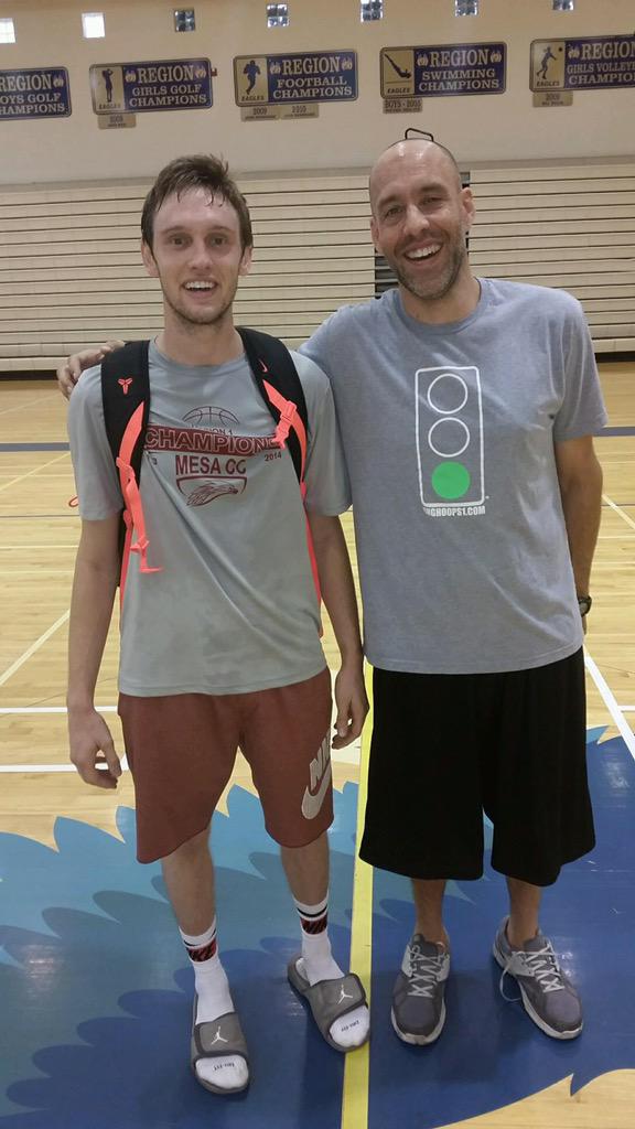 dubcarter8's tweet photo. Huge thank you to @gnghoops for all of his help this summer. Wouldn't be where I am today without you! #GiveNGoHoops http://t.co/BF13CjJXib