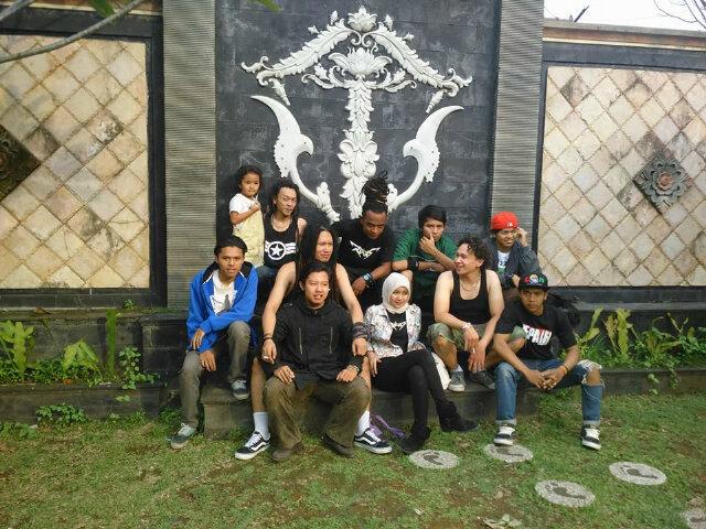 Wwheheii :D nuhun pic'a nih :D"<a href="/KampenkCOM/">KampenK Pikachu</a>: With. Team <a href="/Bayu_Roots/">Bayu ROOTS</a> (reggae metal) "