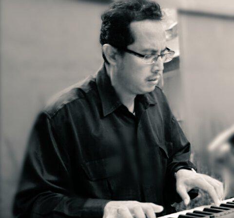 venchemusic's tweet photo. Imam pras salah satu guru piano jazz di venche music school http://t.co/ydAAsEf7gk