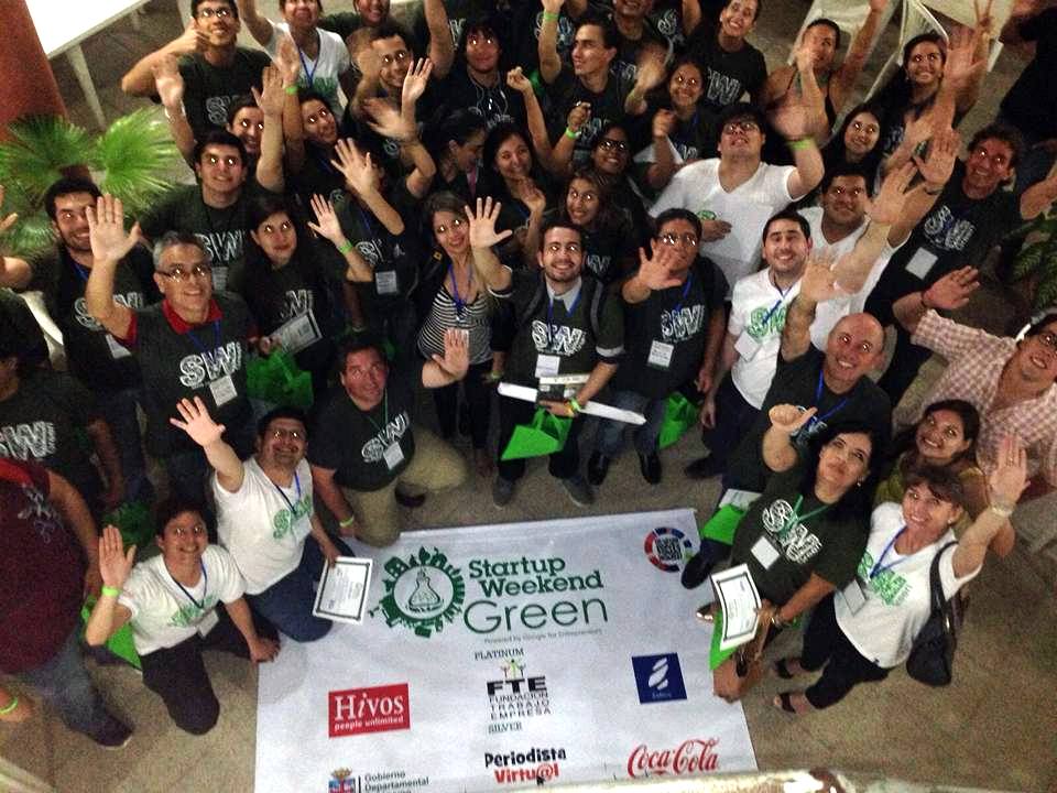 SWSantaCruz's tweet photo. Foto del Recuerdo del Startup Weekend Green Bolivia 2015 #swgreenbo @luisalebolivar @rairai_tweets @Bru_BcM @LyBarck http://t.co/G4cTIBgLWT