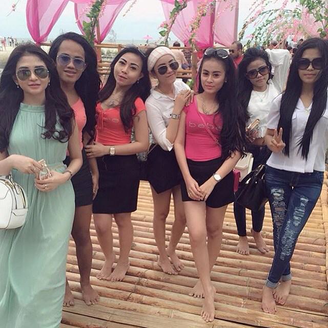 aldira_chena's tweet photo. ngumpul bareng http://t.co/1ZyrNkn7L0
