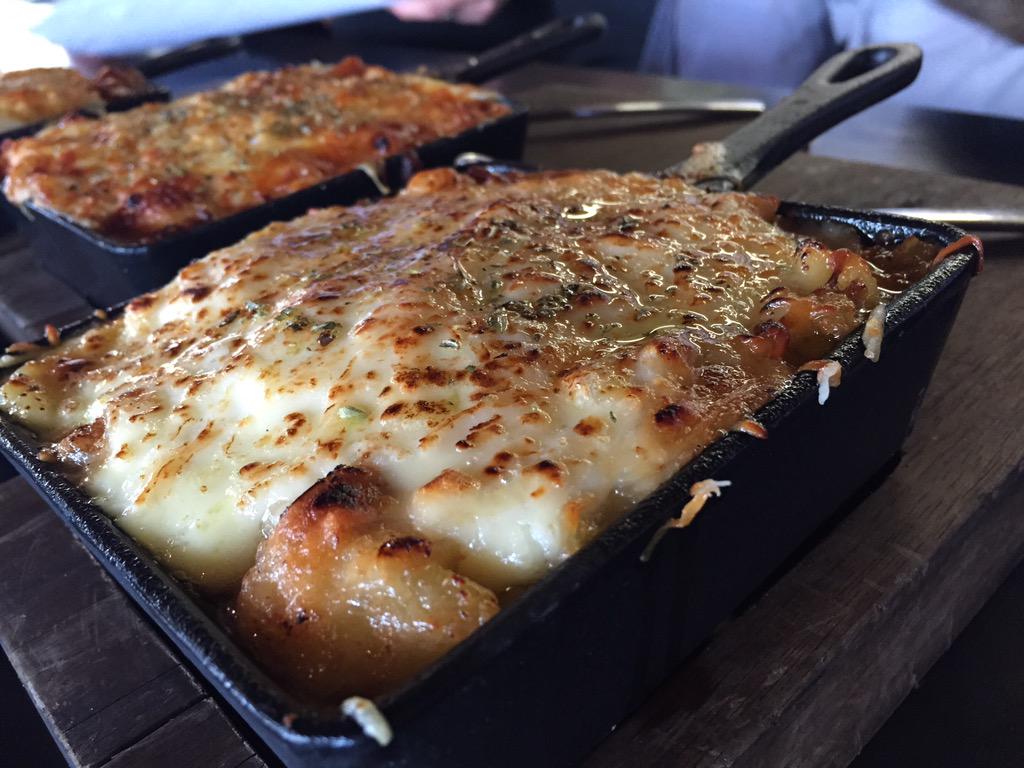 GaziRestaurant's tweet image. ...and here&apos;s a closeup. Mac and cheese saganaki. Yes please. #sharedtables
