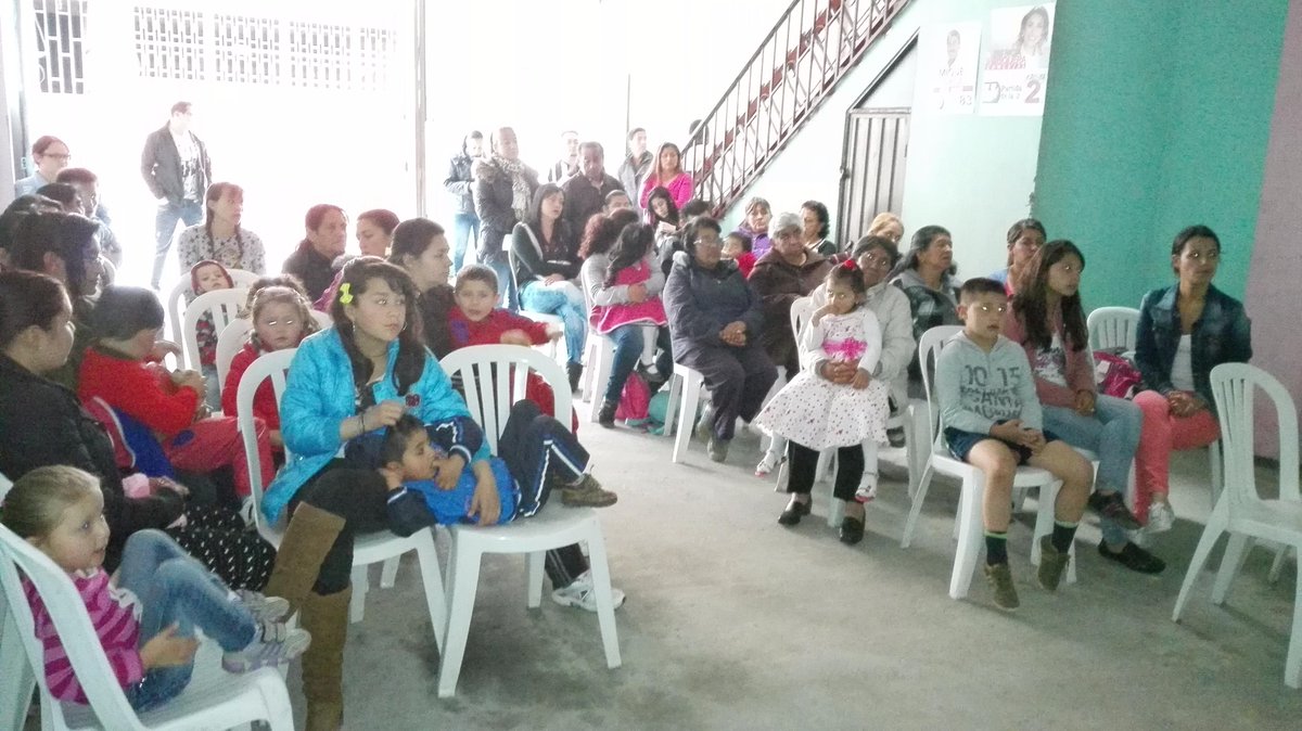 Migueledil2015's tweet photo. Con nuestras madres comunitarias del sector EDILMIGUELVARGAS #U83 CONCEJAL PATRICIA MOSQUERA #U2 http://t.co/kVuCUVTaj3