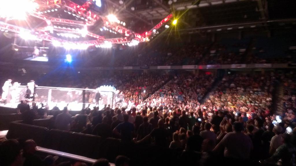 PetPeev86's tweet photo. Packed house at #sasktelcenter for #UFCFightNight. #UFCSaskatoon http://t.co/Q5AqRQNIEI