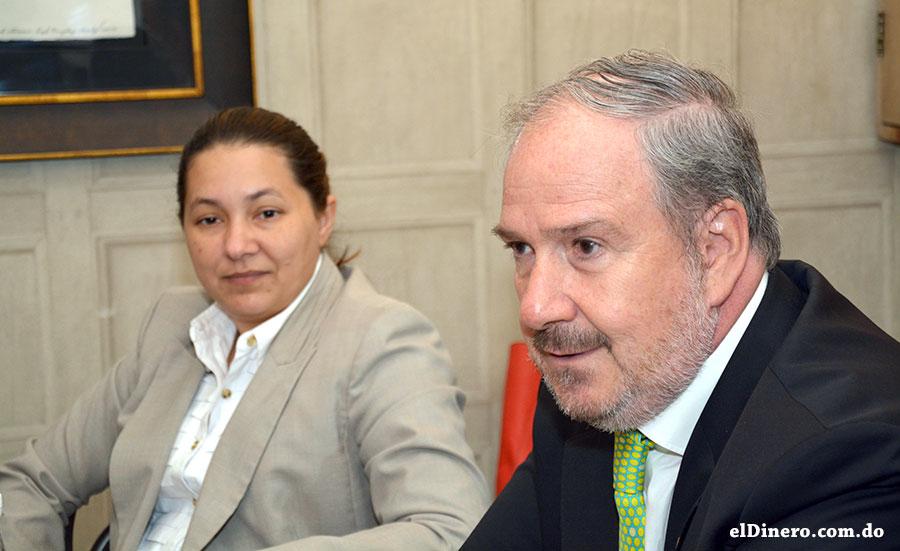elDineroDO's tweet photo. #DesayunoFinanciero | @JMMBRD ve potencial en la economía dominicana http://t.co/jqPVAZSKUz http://t.co/SutlVSyecQ