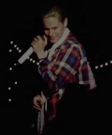 BeanieMDM's tweet photo. OMG how can u NOT adore everything about this face? Like fa real... #CTTO Ahhhh .@JaredLeto just stapphhh #KillnMe ♥ http://t.co/sMLwUJLZIg
