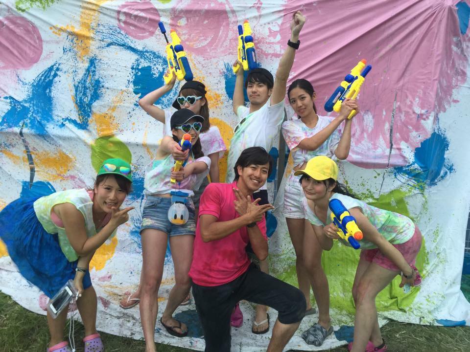 asobiba_BBdan's tweet photo. 昨日はBB団総帥とFF.キラーはあの話題のカラーガンに潜入(´▽｀)/ 夏がカラフルに染まる！COLOR GUN（カラーガン)めっちゃ楽しかった!!ドン
※ちなみに総帥は撮影者!笑
#ASOBIBA #カラーガン #Colorgun http://t.co/ySpeoB3IgP