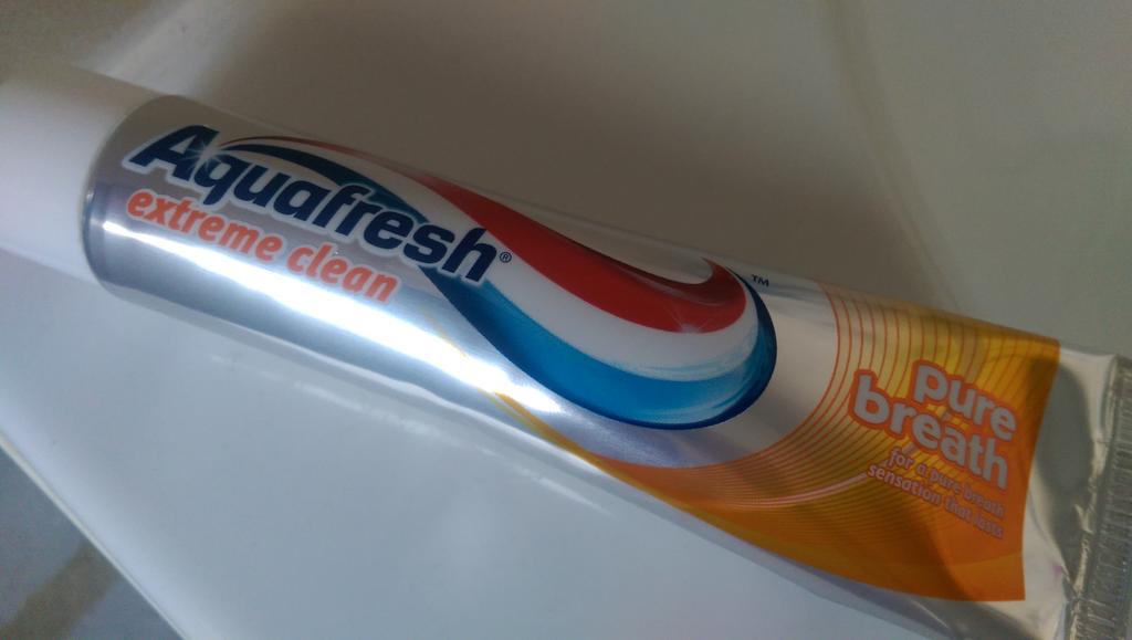 YoungJennie's tweet photo. @AquafreshUS just tried this for 1st time. Wtf is in it?! Like brushing with "Deep Heat" 😩 http://t.co/NA6g18hJBV
