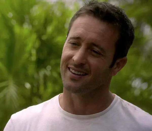 Happy birthday to the most gorgeous man on the planet, Alex O\Loughlin. 
