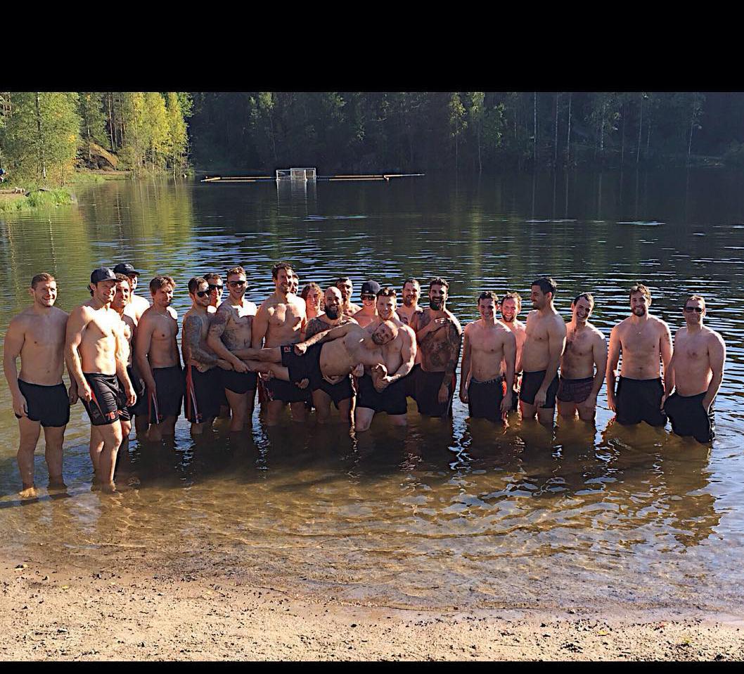 JulieClough0702's tweet photo. They'll always look over dressed on the ice now!! 😂 @steelershockey #calendarmaterial http://t.co/w4W2oL4bVL