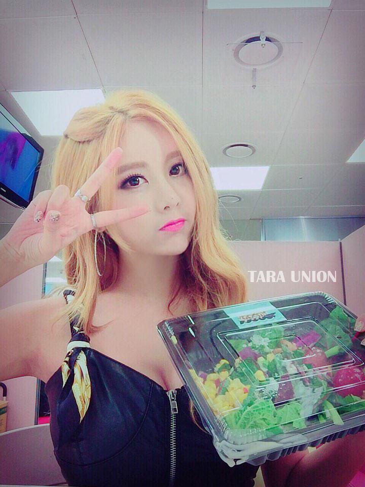 TARA_UNION's tweet photo. 150820 support http://t.co/JfKk4RvWK5