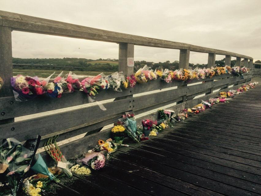 On a grey, blustery day here in #Shoreham, just metres from the crash site, flowers laid for the dead. <a href="/GMB/">Good Morning Britain</a> <a href="/itvnews/">ITV News</a>