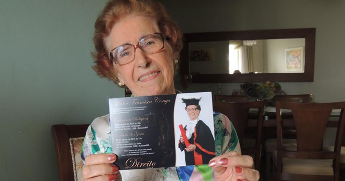 g1's tweet image. Aos 86 anos, mulher se forma em direito no RS e quer ajudar idosos glo.bo/1JNiRYP #G1