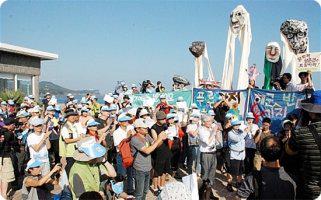 종북단체의 반대만 아니었으면 제주 해군기지가 완성되어 미7함대 일부함선과 잠수함이 배치되어 있을 것이다.지금도 안 늦었다 종북단체 구속하고 하루빨리 제주해군기지 완성해야한다