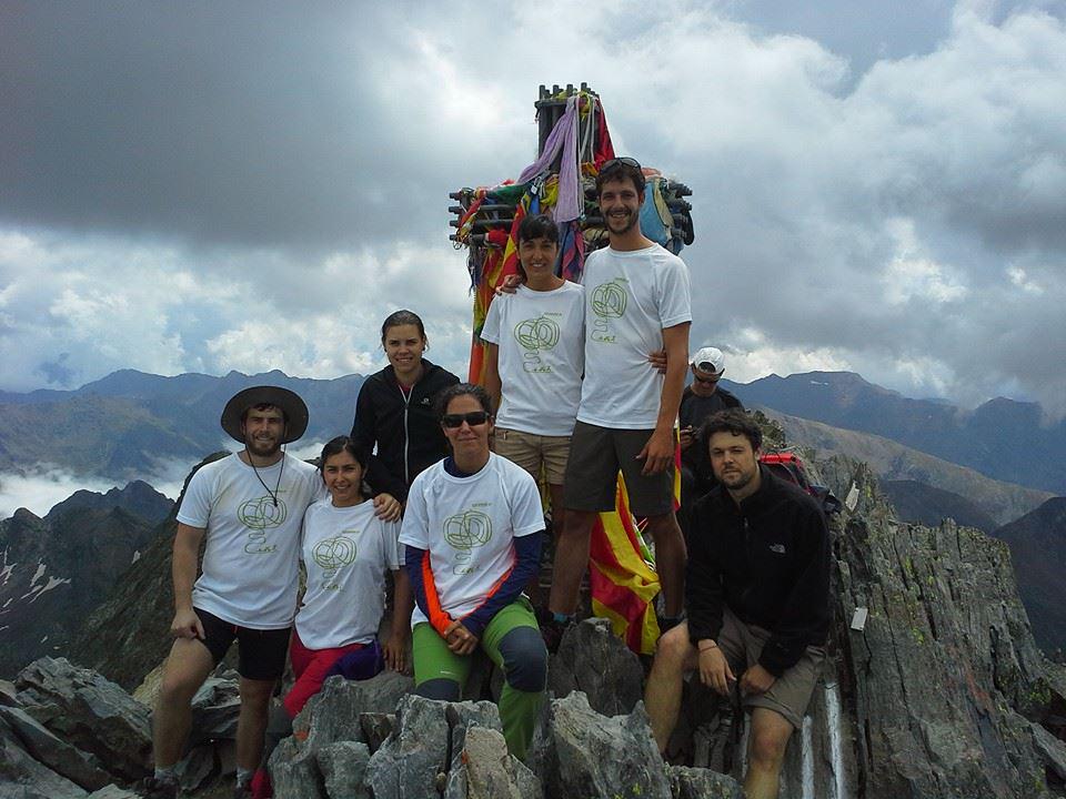 ACCUCatalunya's tweet photo. ¿Sabéis qué es #MII100PICS #EII100PICOS Los 100 picos de la #EII?. http://t.co/6lSQPeWlll … #deportistasEII #montaña http://t.co/H7uPoPzBNH