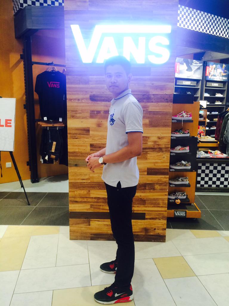 vans queensbay