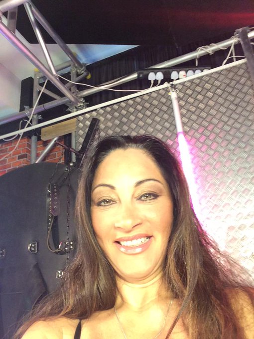 Come on darling call me http://t.co/ezqnipMiM6