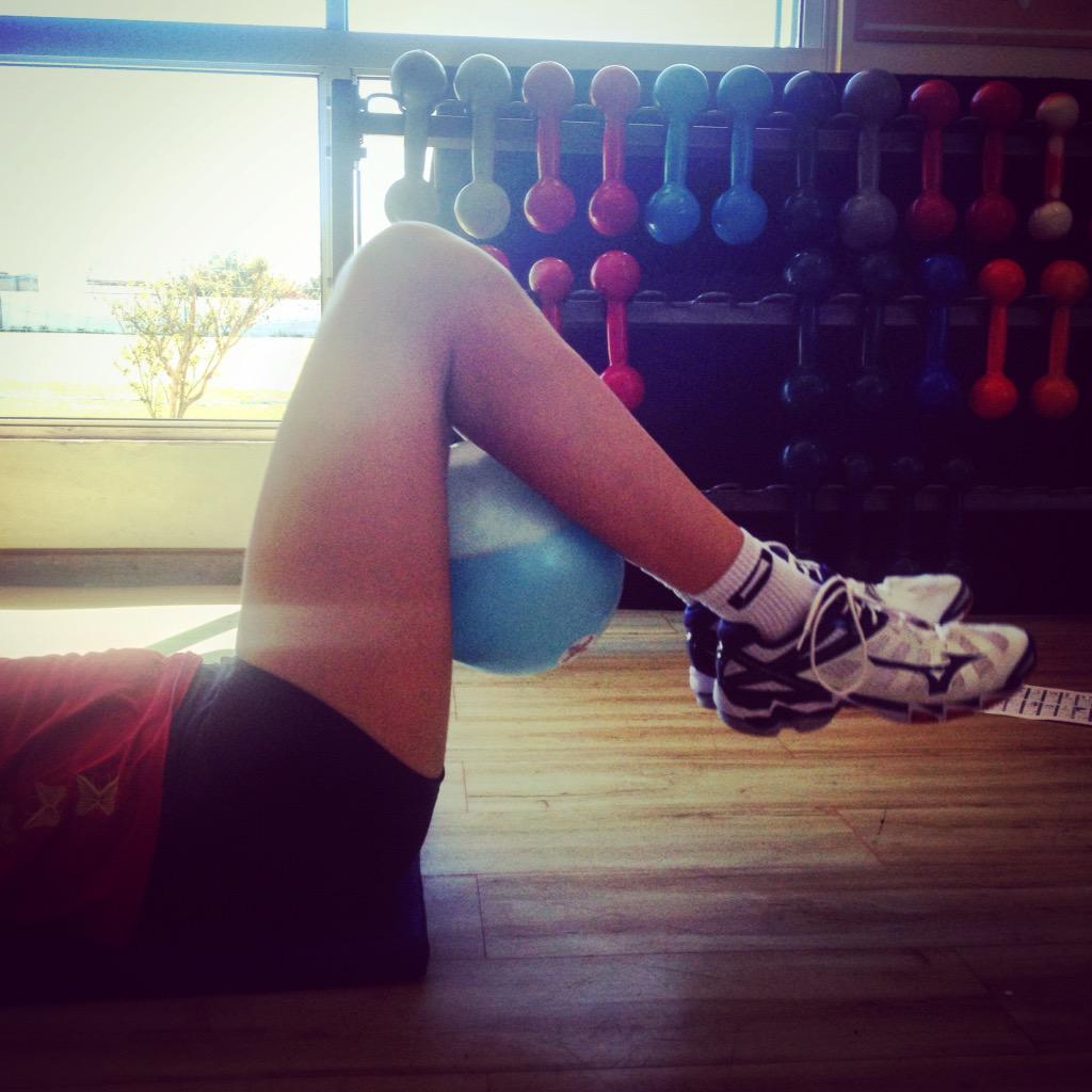 VolleySC's tweet image. Inverse crunch with #FluiBall 

#corestability #exercises #workout