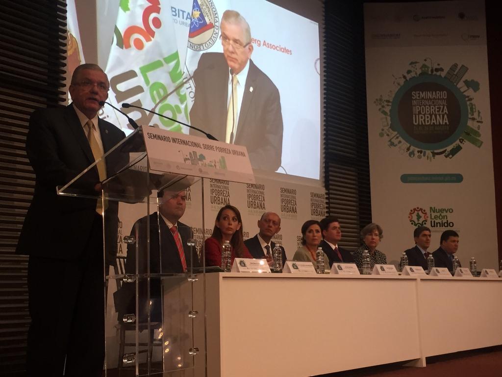 paula_hdz's tweet photo. En sesión inaugural participan el Rector de la @uanl Jesús Ancer y Margaret Grosh del @BancoMundial http://t.co/tVkOCT0kZ3