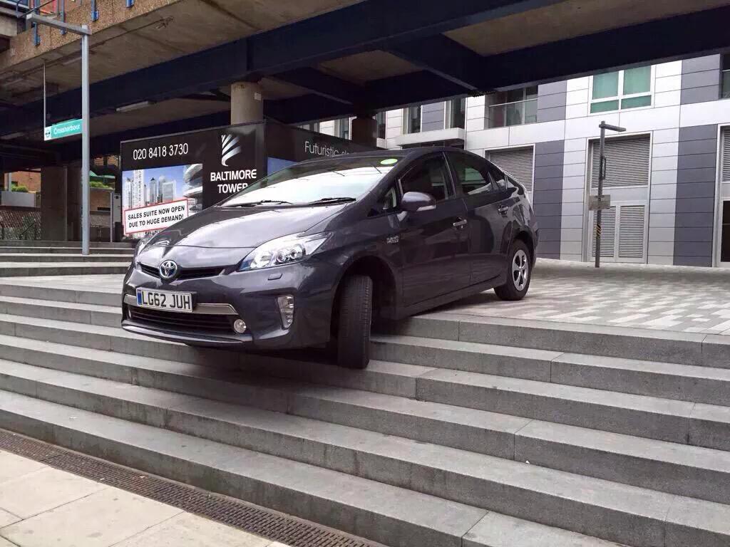 mfcanty's tweet photo. “@udouseless: #Road signs in #London only have advisory capacity since 2012. http://t.co/RDgwf7QpVt”
TOYOTA USE U⛔️ER AS CRASH TEST DUMMIES