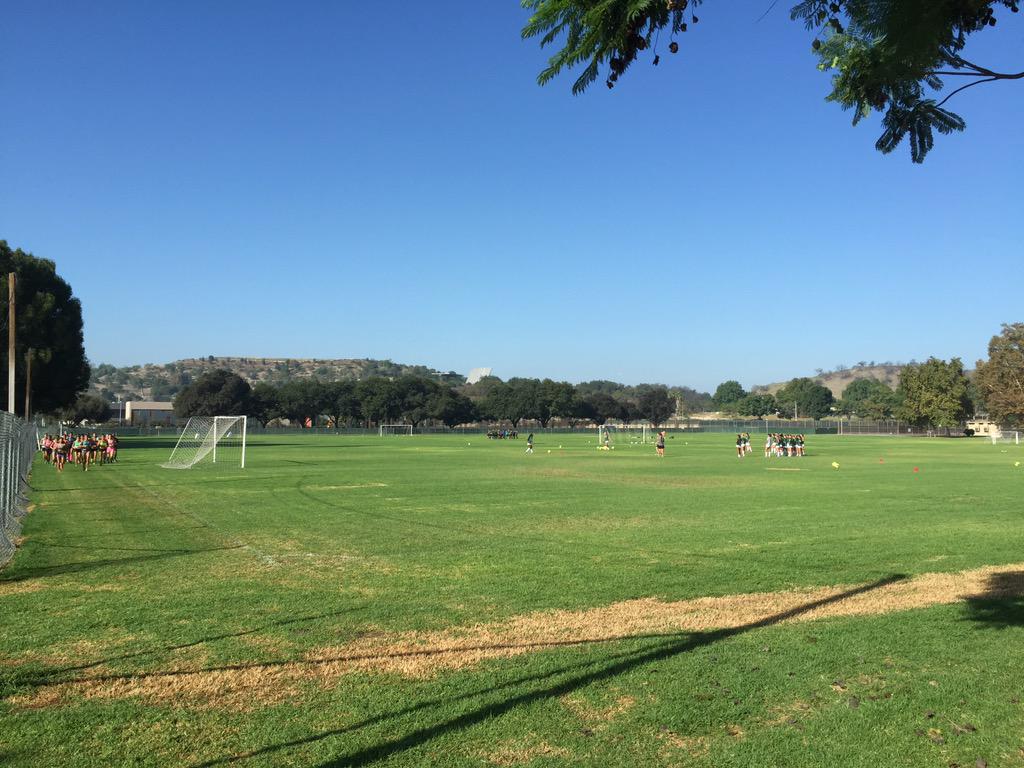cppbroncos's tweet image. .@CPPxctf with a cool down run past the @calpolypomona soccer teams. #MaximizingSpace #CampCPP #GreenPastures