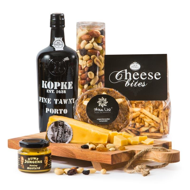 Merk #kerstpakket; Kopke port met diverse A-merk food producten á € 36,95 #kerstpakketten kerstpakkettennederland.nl/kerstpakketten…