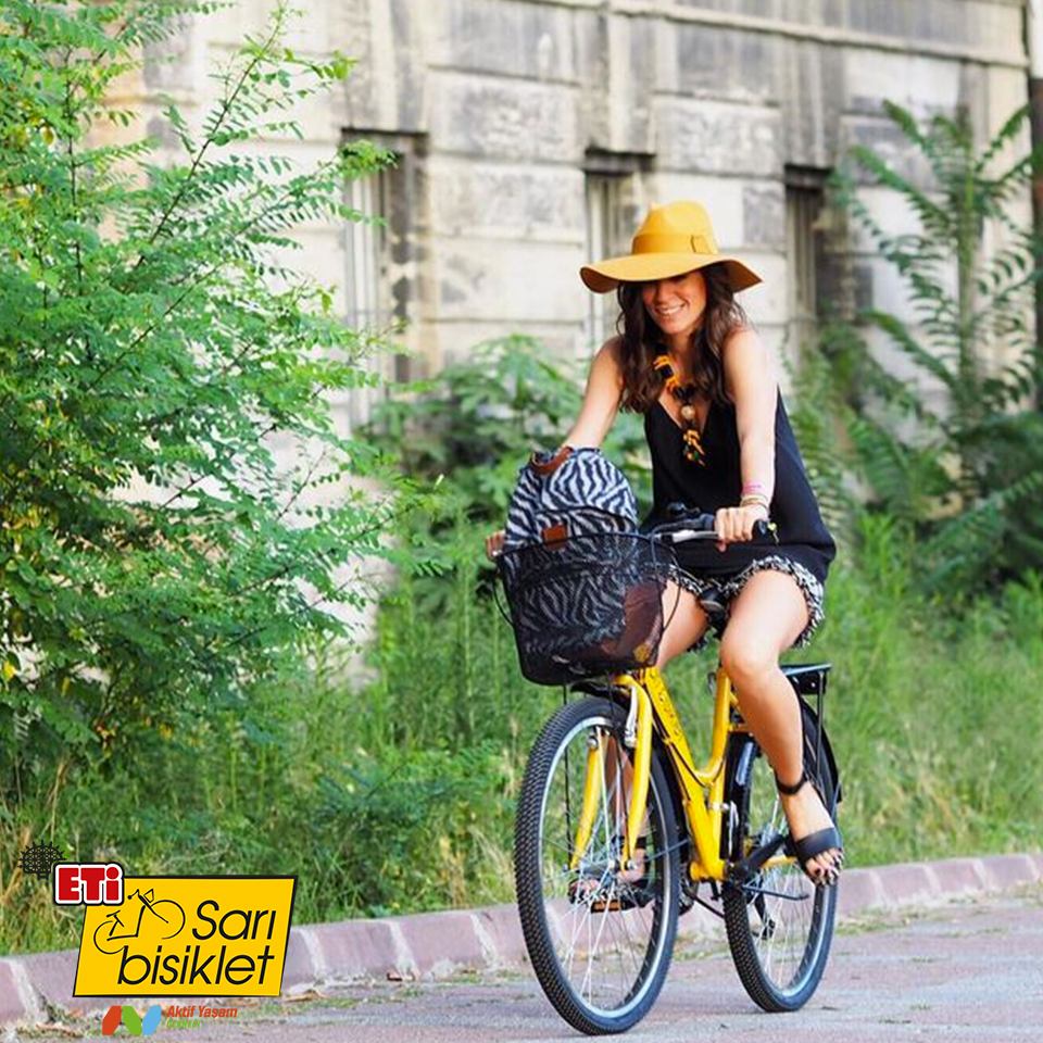 Ünlü moda blogger’ı <a href="/billursaatci/">billur</a> de bisikletin en güzel ulaşım araçlarından biri olduğunu düşünenlerden...