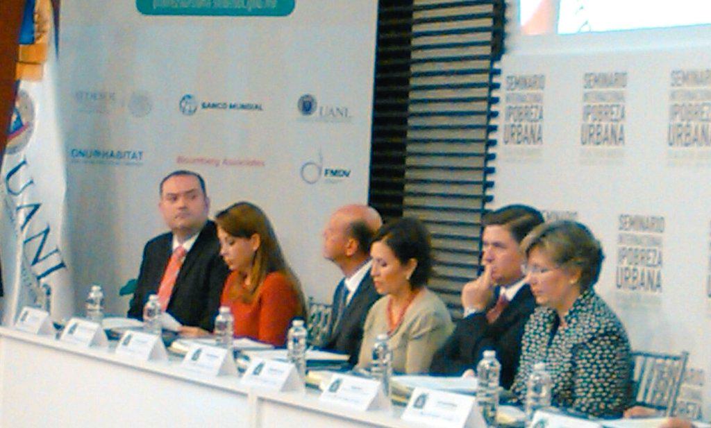 paula_hdz's tweet photo. Sesión Inaugural del Seminario Internacional sobre Pobreza Urbana #Monterrey #NuevoLeón http://t.co/J5DqvO9Oxh