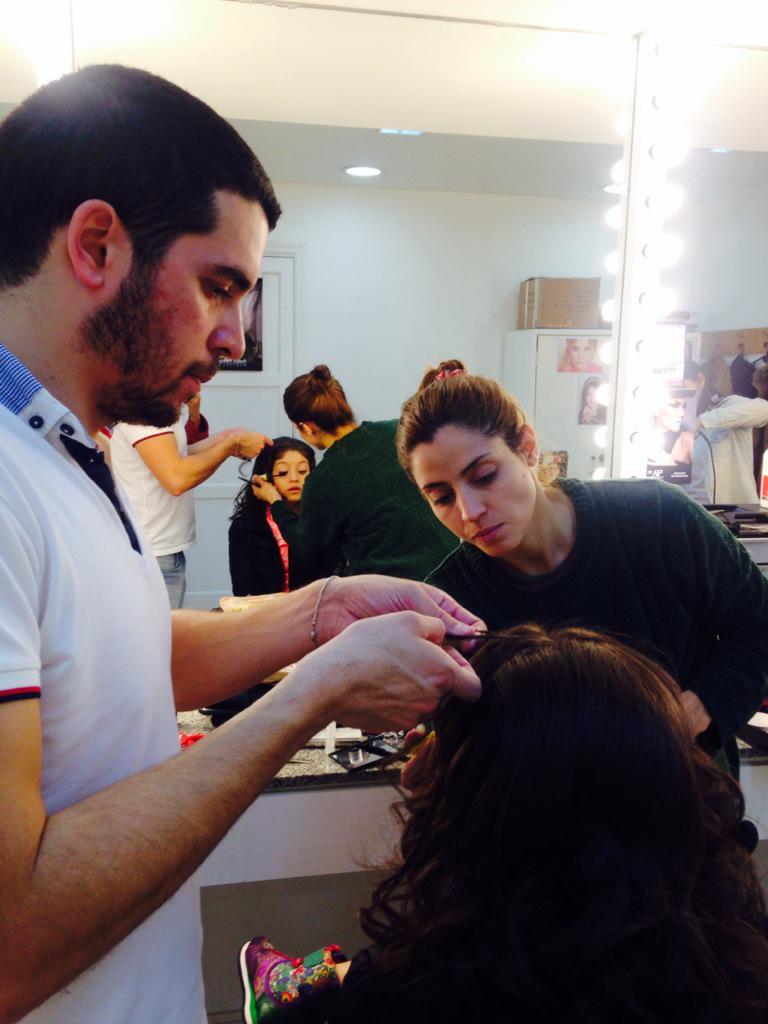 BUEN INICIO DE SEMANA ya en maquillaje y peinado casi lista para grabar #SoyLuna <a href="/nahuelalandc/">alan couto</a> <a href="/ESonzogniMakeUp/">Emi Sonzogni Make Up</a>