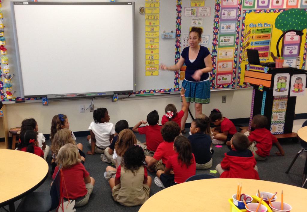 Veterans Academy--I think Mrs. Julin might be a "kindergarten whisperer"! Amazing to see! #leetweets #loveleeschools