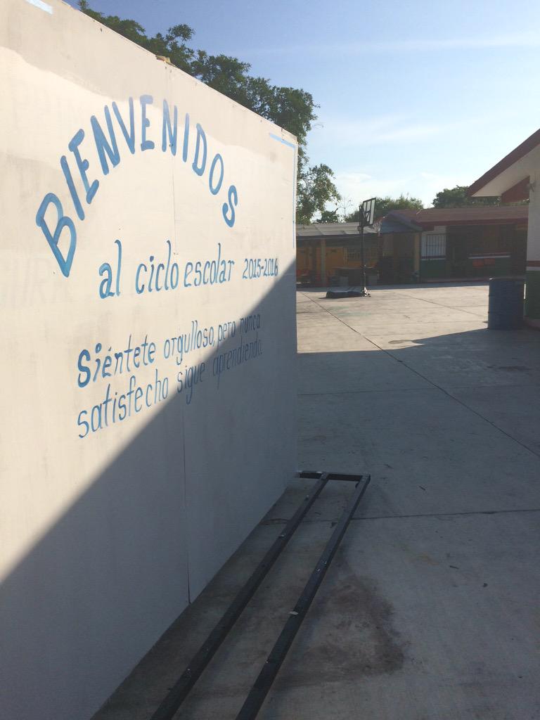 EstoyConMau's tweet photo. #AlMomento

Presidente @MauricioGongora asiste al inicio de clases de la Primaria José González López Esquivel. http://t.co/WLzmozfIDo