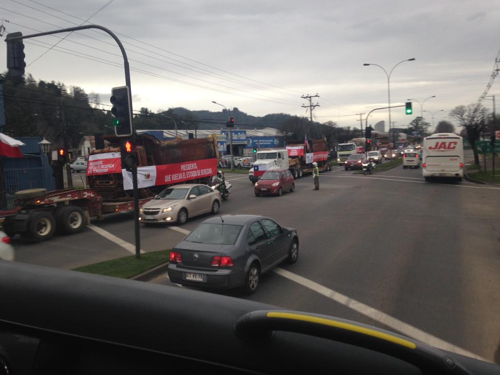 DiegoMedinae's tweet photo. #CamionerosALaMoneda en avenida caupolican, Temuco @biobio http://t.co/YbANsY2xRG