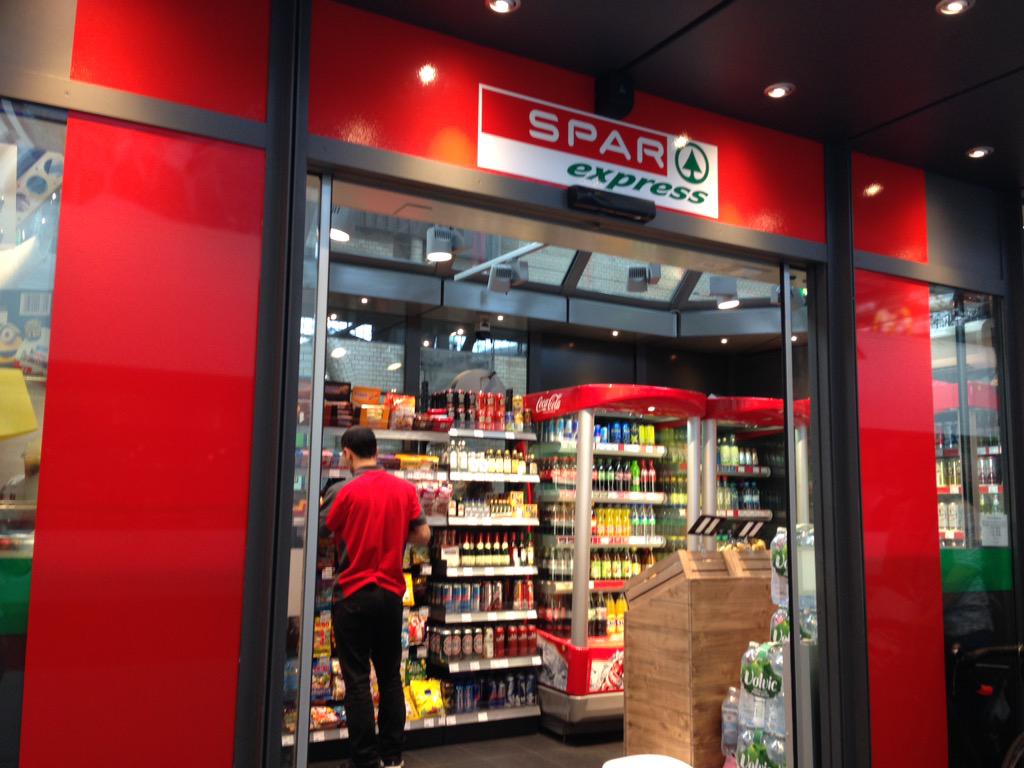 Priya Chandarana Out And About In Hamburg Edeka Lidl Sparexpress Penny Http T Co It3eoegiqr