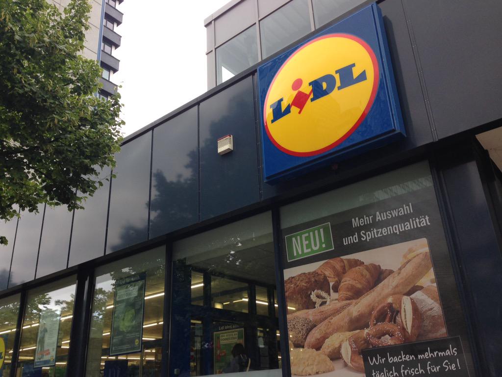 Priya Chandarana Out And About In Hamburg Edeka Lidl Sparexpress Penny Http T Co It3eoegiqr