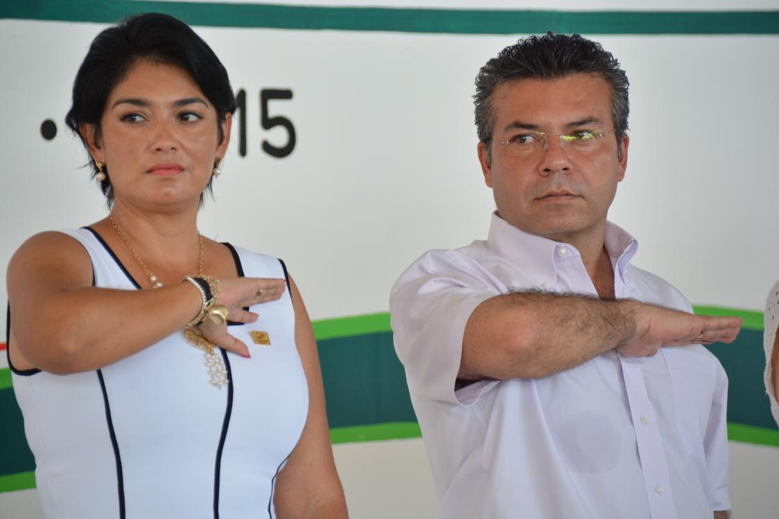 EstoyConMau's tweet photo. Se realiza los honores patrios en la ceremonia de inicio del ciclo escolar 2016-2016 @MauricioGongora @CinthyaOsorioG http://t.co/1k42sHnx1u