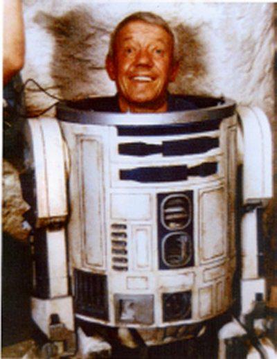 Beep Beep Boop! Happy bday to Kenny Baker--the man inside R2D2. Born Aug 24, 1934, Baker rocketed to fame w Star Wars 
