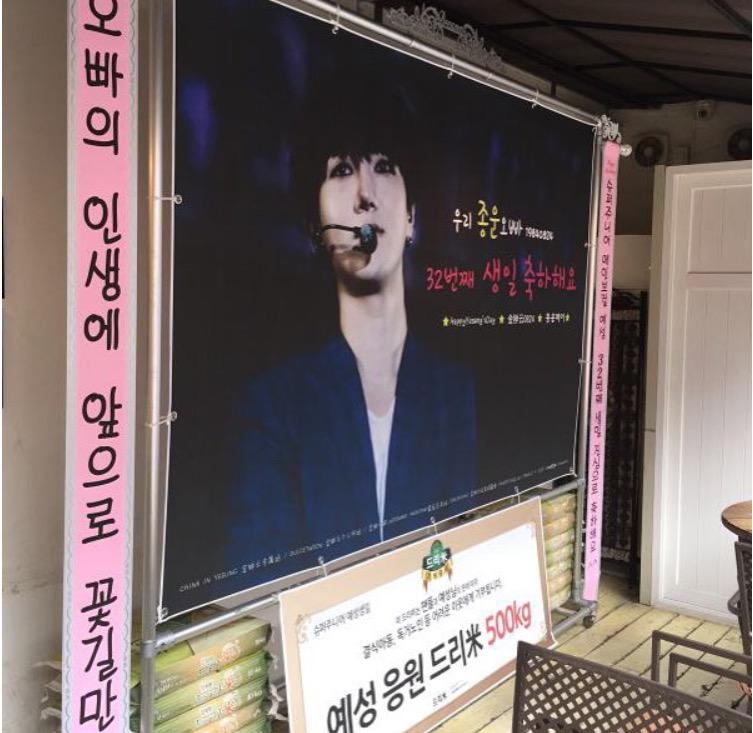 shfly3424's tweet photo. 정말 아주 조용히보낸 생일 .. 많은분들의 축하감사합니다 부모님께 감사하며 모두 잘자요 🎂 #생일 #ELF #고마워 http://t.co/CopcwgGvPJ