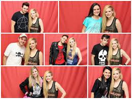 AkkA0A0's tweet photo. ดราม่าทำไม ไม่มีใครไม่รักแฟนเพลงตัวเองหรอก Love this woman ❤❤#avrillavigne #littleblackstar #Avrilfans @AvrilLavigne http://t.co/2FdB7O7c6v