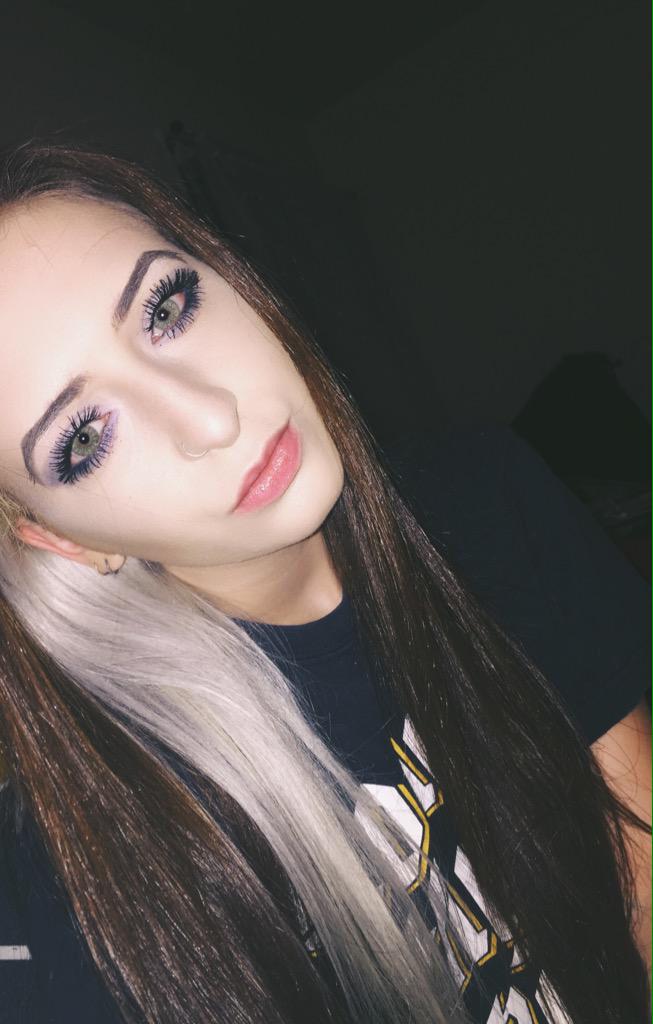 lindsaydrp's tweet photo. Vampin' http://t.co/44ELwI0S79