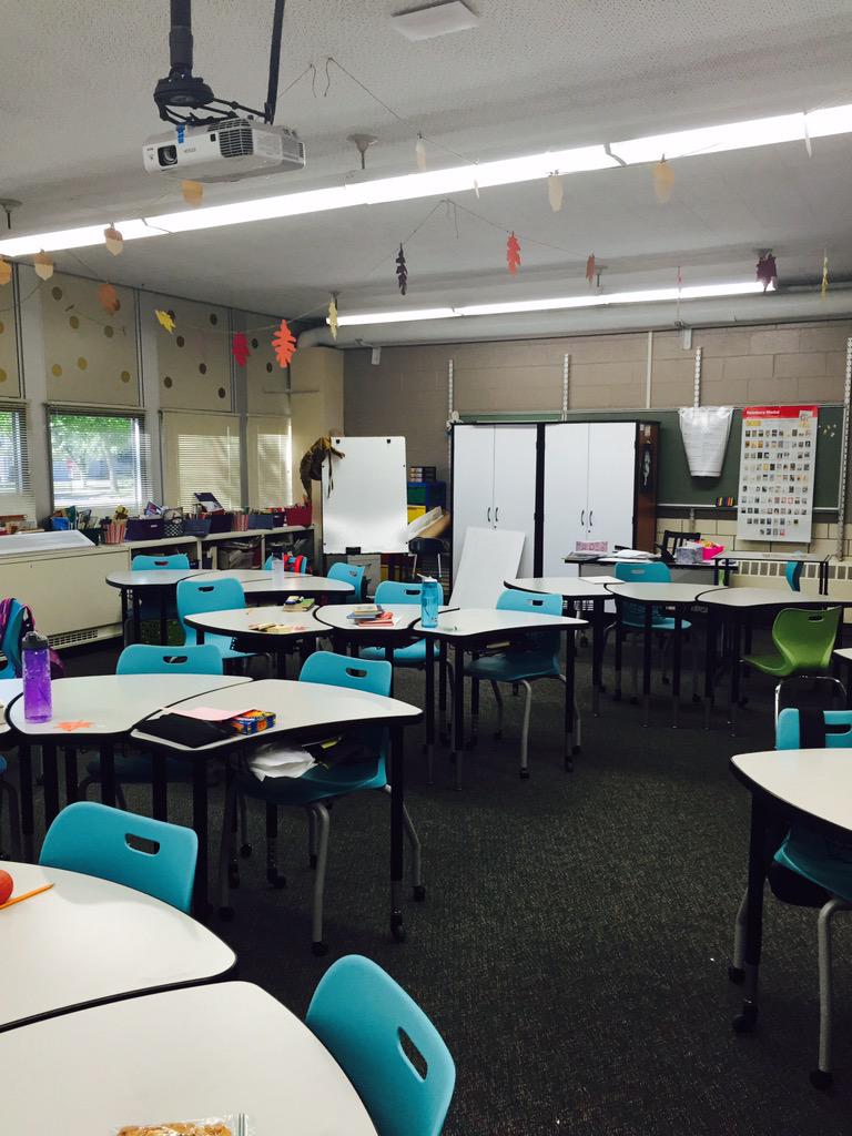 RiddlesMadMath's tweet image. It's Monday and we are ready to learn! #203pride