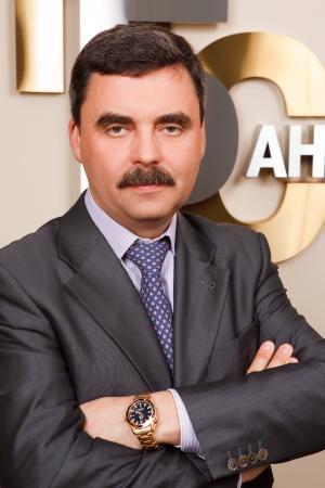 WebNSBank's tweet image. Президент НС Банка Юрий Петров награжден Орденом "За заслуги в развитии банковского дела в России"!