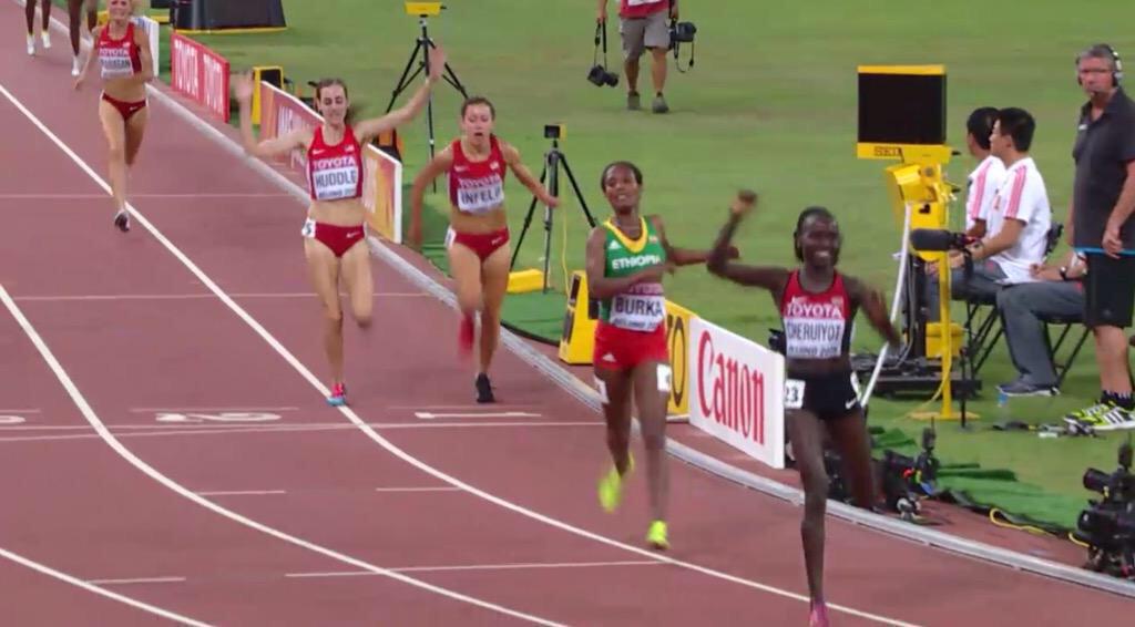estermgil's tweet photo. 'No cantes victoria antes de conseguirla' #Infeld le birla la medalla de bronce a #Huddle en la meta #Beijing2015 http://t.co/1L7nlh86Ng