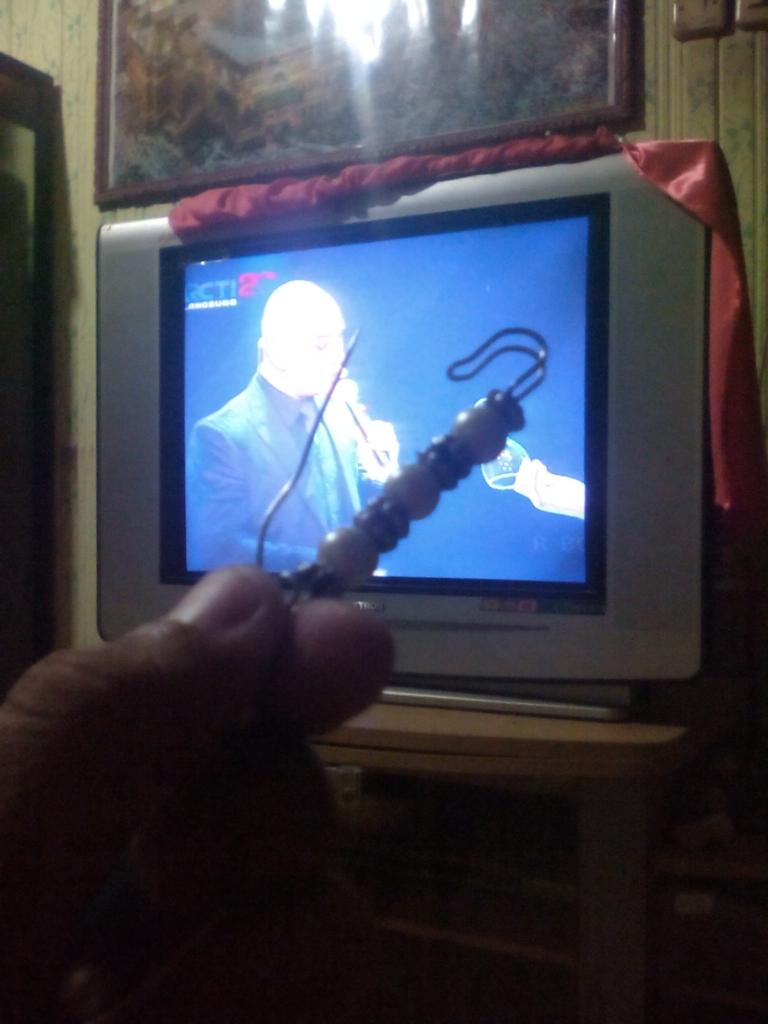rizky_wahyudiii's tweet photo. boleh minta ganti bros yg baru ga om ? ^_^ @corbuzier #mahadayabending http://t.co/QsN7EE9AtN