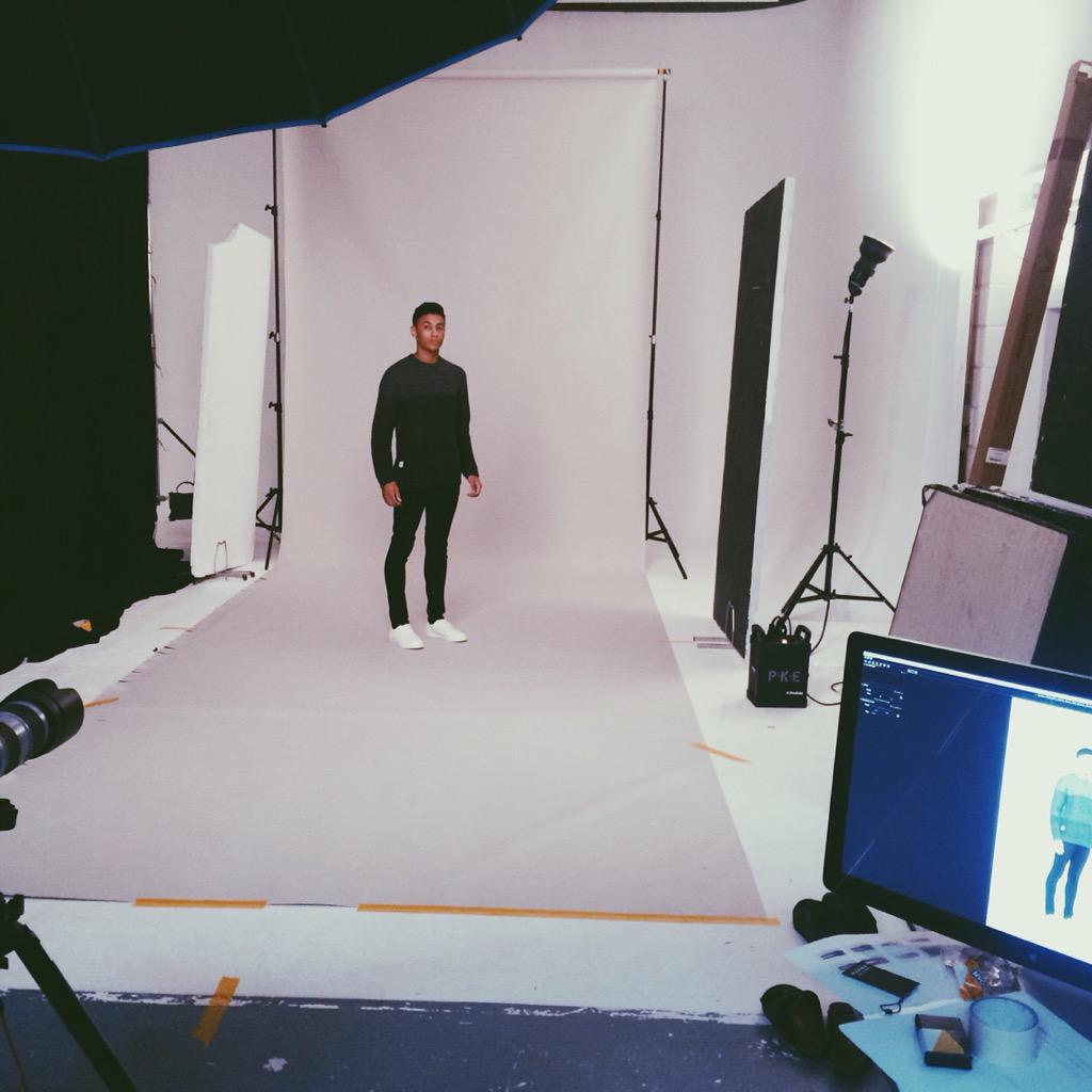 native_youth's tweet image. Behind the scenes_
Shooting AW15 ecom only means one thing, the online drop is on its way
#NativeYouth #AW15 #Fuction