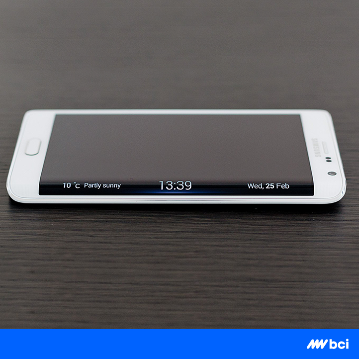 BCIMobile's tweet photo. قم بالتخلص من ساعتك القديمة وابدأ يومك مع ساعة أنيقة على الـ #Note_Edge http://t.co/qJpV1vCRyX