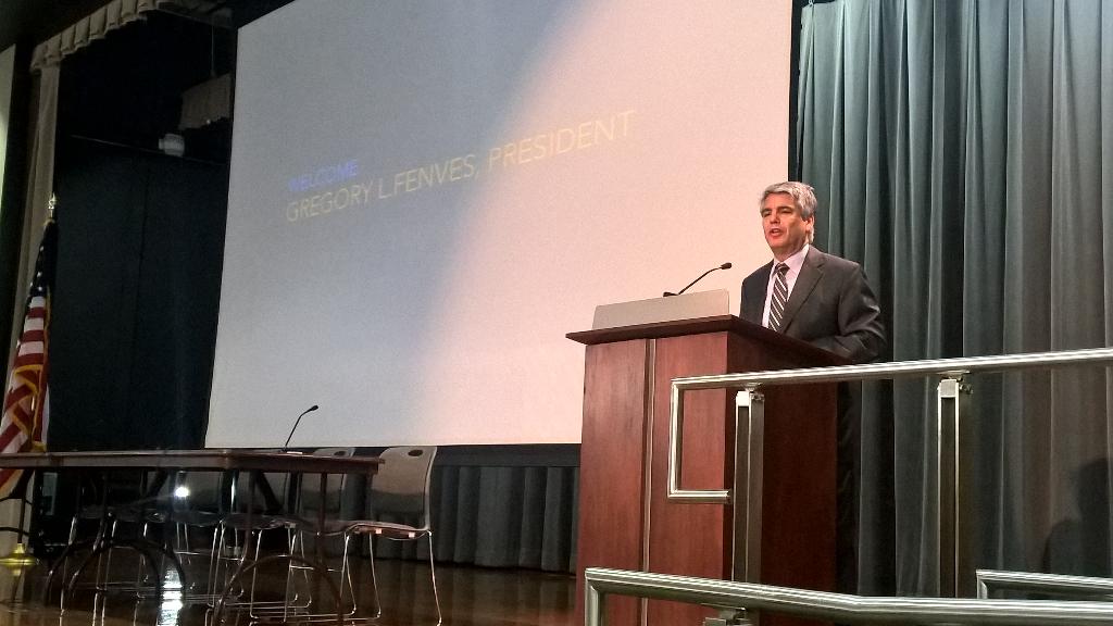 utgsa's tweet photo. Pres. Fenves welcomes new Grad Students at Grad Student Orientation! #GSO2015 http://t.co/LVZSCCxG9w