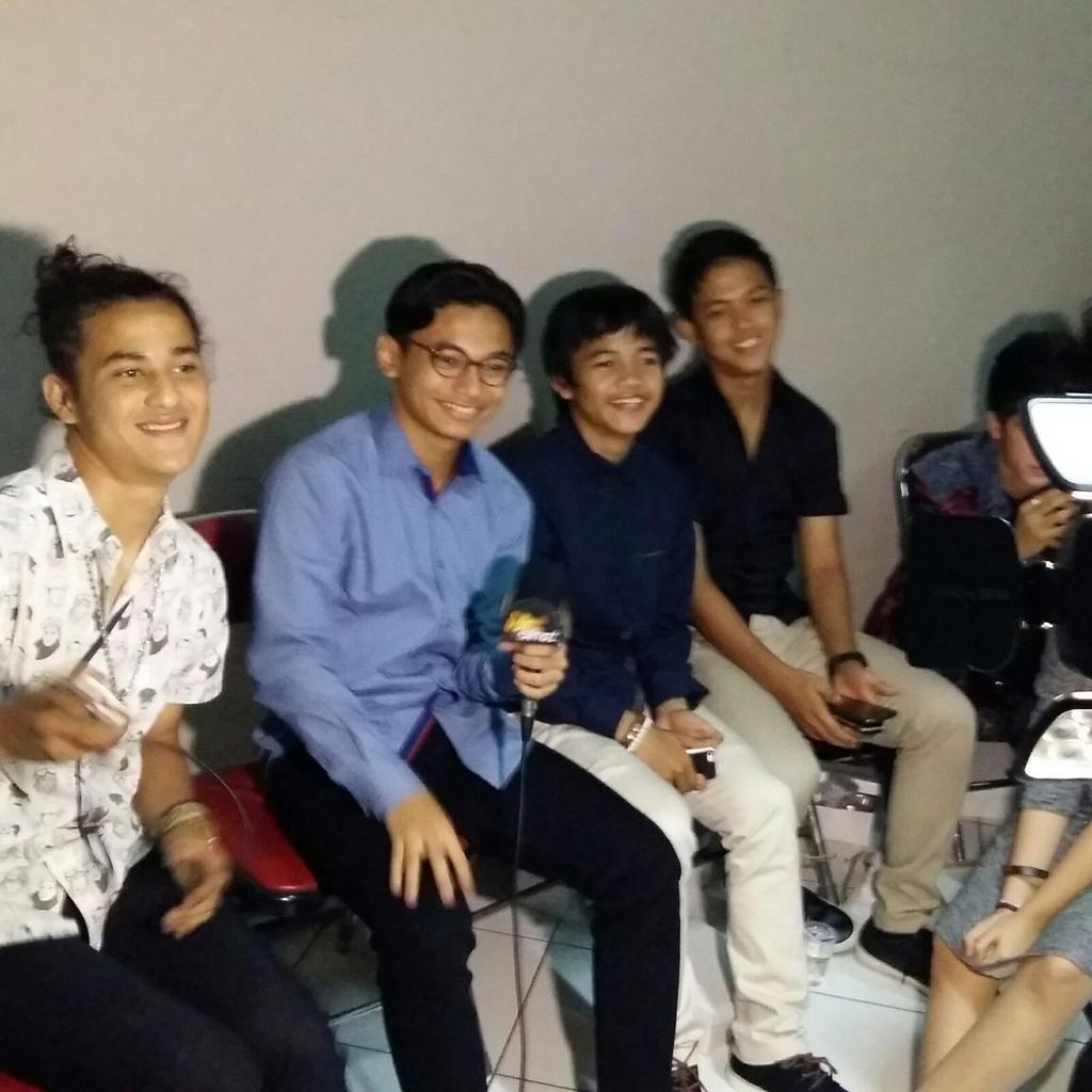 taridjo_'s tweet photo. Behind the scene @baronyusuf @DikaLingga10  persiapan ulang tahun SCTV.. #MadunMusical #HUTSCTV25 http://t.co/7rvj2lNWPB